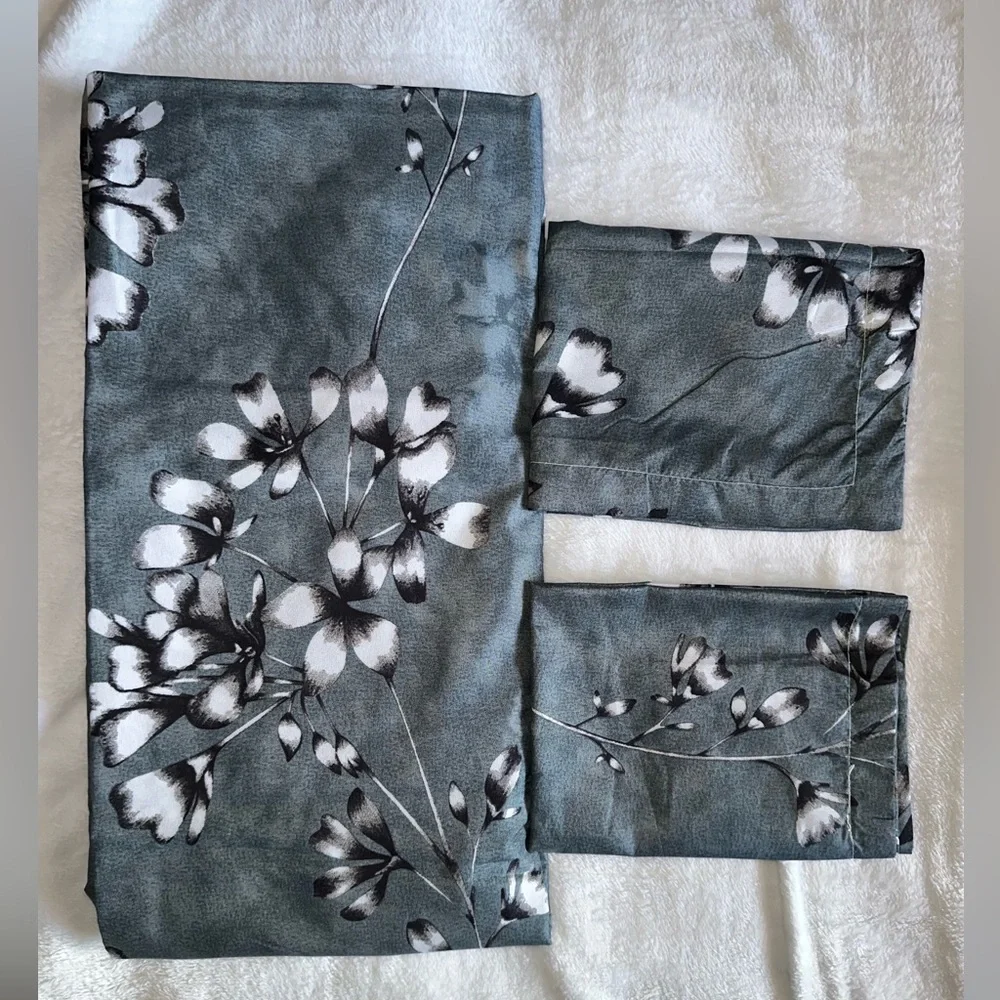 NIP Twin Duvet Cover with 2 Pillow Cases